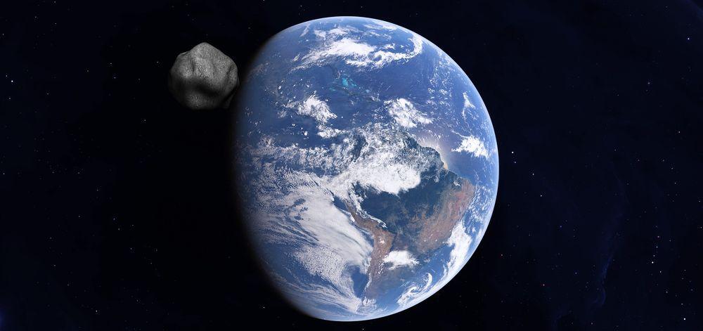 Un asteroide passando molto vicino al pianeta Terra